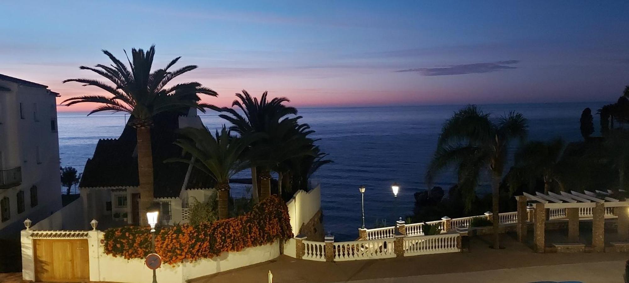 Апартаменты Spectacular Sea Views, 2 Bed,2 Bath Нерха Экстерьер фото
