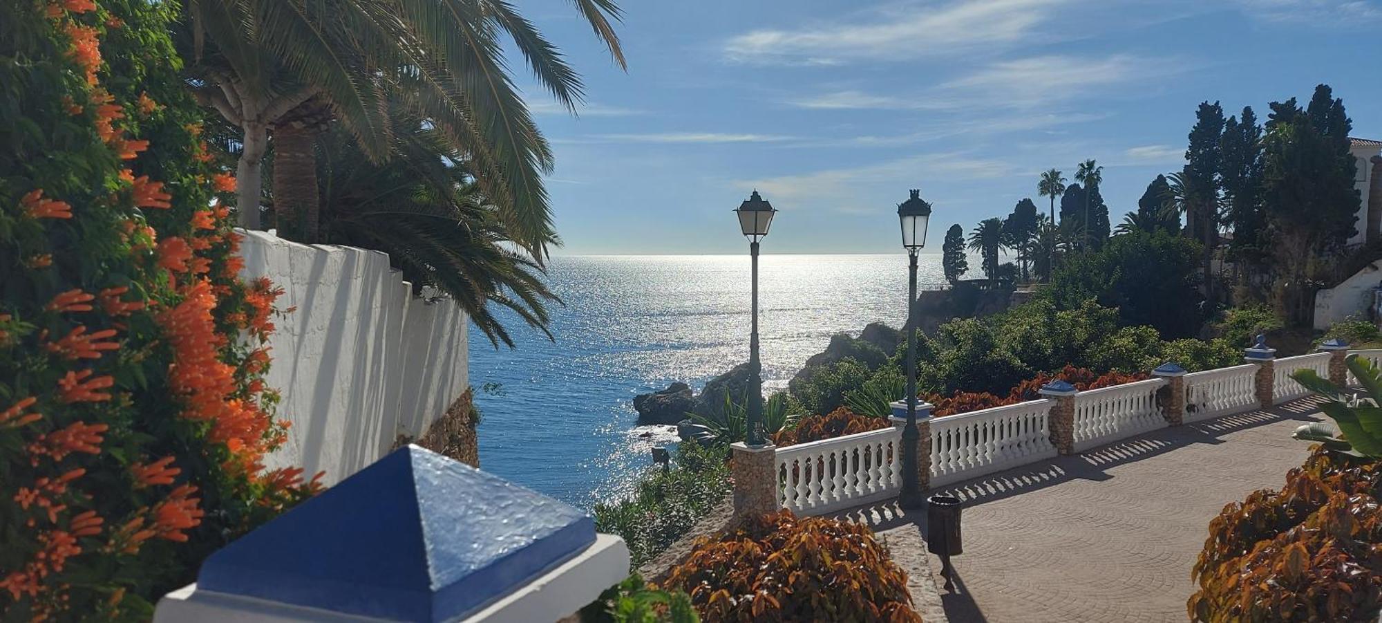 Апартаменты Spectacular Sea Views, 2 Bed,2 Bath Нерха Экстерьер фото