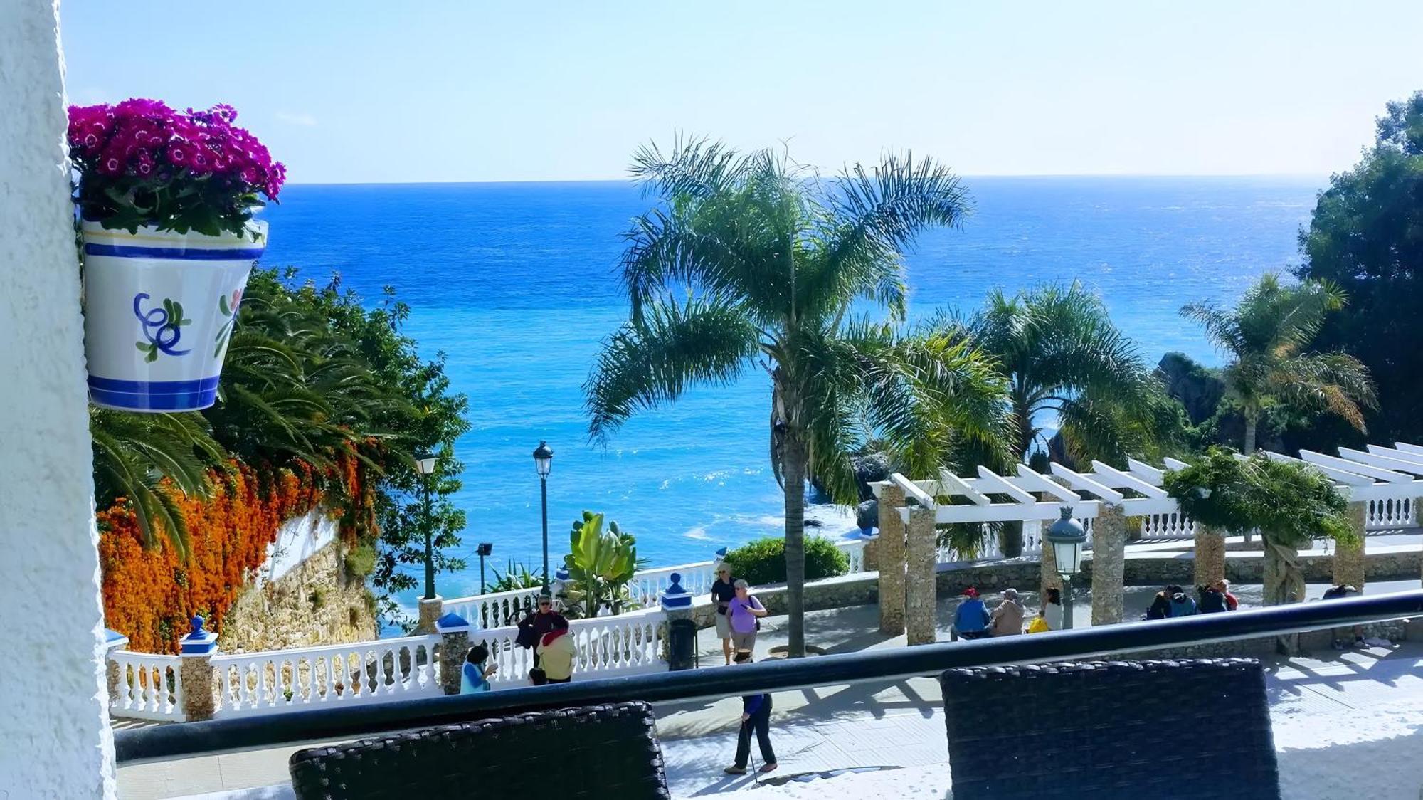 Апартаменты Spectacular Sea Views, 2 Bed,2 Bath Нерха Экстерьер фото